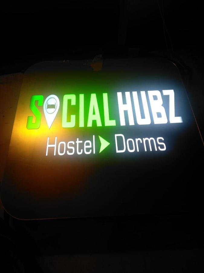 Social Hubz Hostel Mumbai Exterior photo