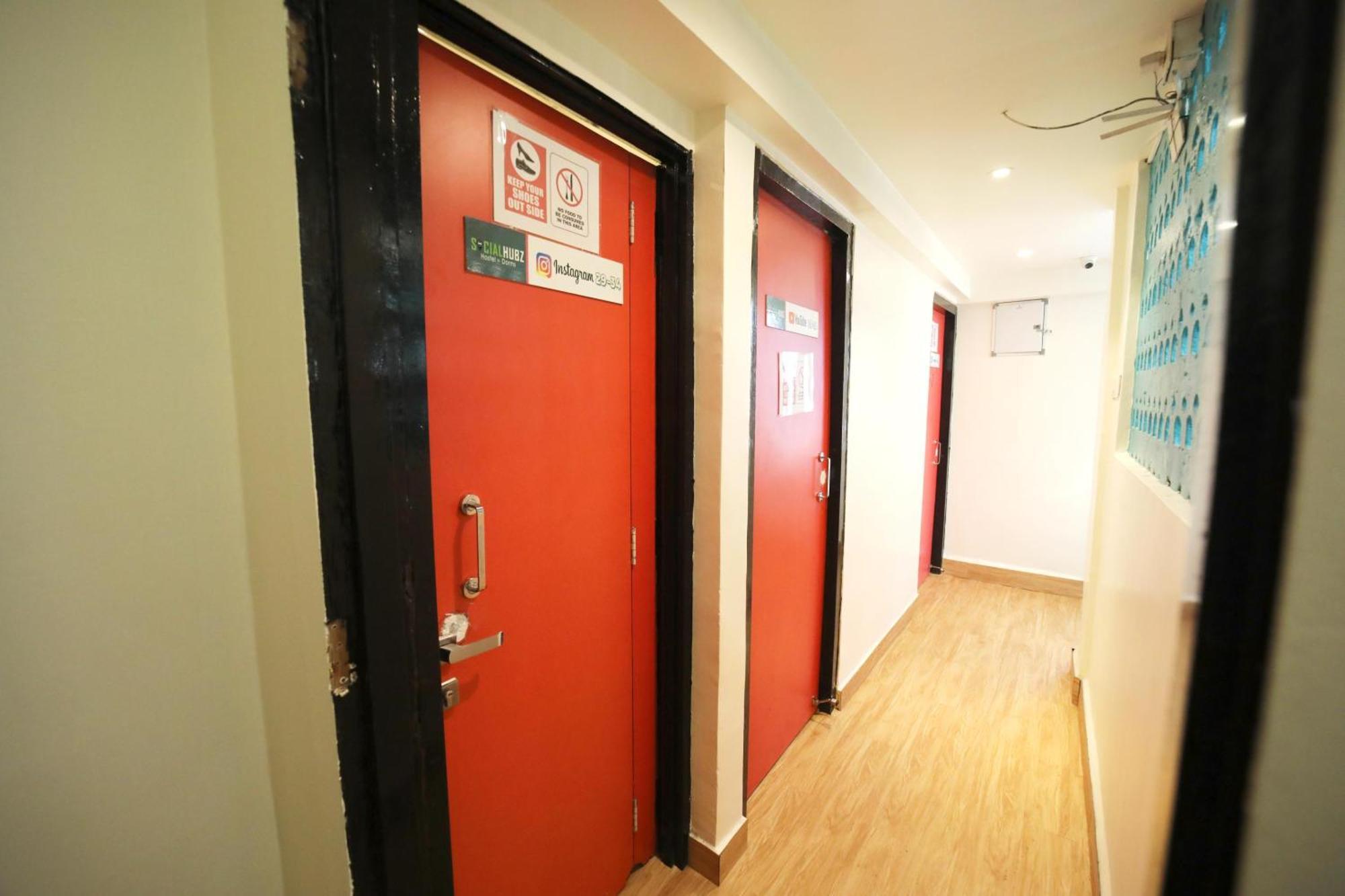 Social Hubz Hostel Mumbai Exterior photo